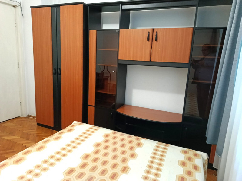 Apartament 3 camere decomandat, Etaj 2/8, metrou Piata Iancului