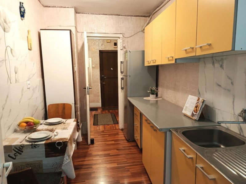 Apartament 3 camere decomandat, Etaj 2/8, metrou Piata Iancului